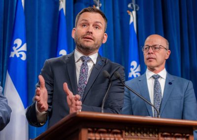 Coupures à la SQ : le débat fait rage en Chambre