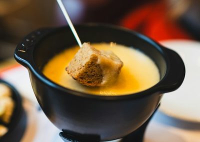 Organiser une soirée fondue en famille sans en faire un projet
