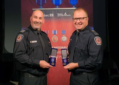 Sainte-Anne-des-Monts | Distinction à deux pompiers